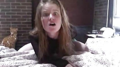Gode videos la cochonne dans le vagin lesbiennes et kuni.