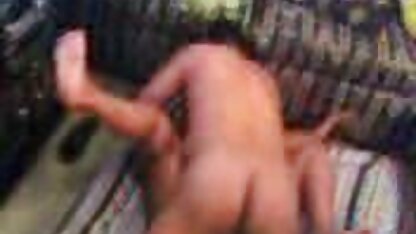 Un homme noir secousses cheveux roux dans salopes vidéos gratuites le vagin.