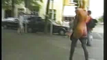 Fille donner du sperme sur le cou après blonde et cochonne les rapports sexuels.
