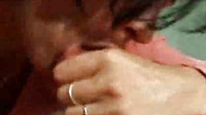Jasmine prend la bite dans sa bouche cochonne video et sucé.