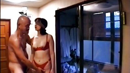 Une femme dans une video de cochonne robe est drôle.