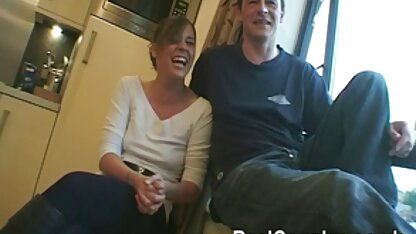 Elle a cochonnes video soulevé sa chemise à son petit ami et commencer à baiser.