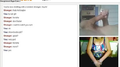 Baise video de petite cochonne brune Izu dans le cul.
