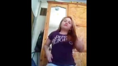 Gros cul baise dans la salle video lesbienne cochonne de bain.