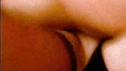 Remplissez la langue dans l'anal et baise dans le vagin. cochonnes videos