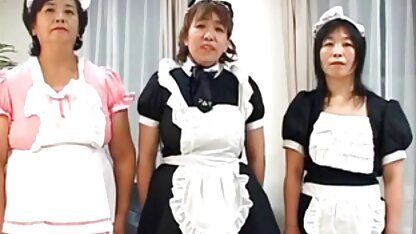 Baise dans la nature fille cochonne près de la voiture.