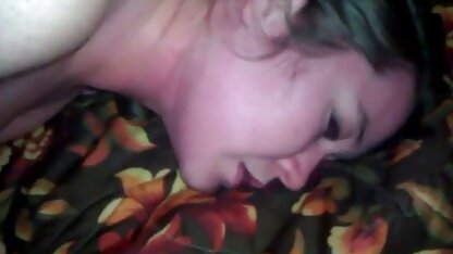 Lesbiennes baise strapon grosses salopes porn sur le lit.