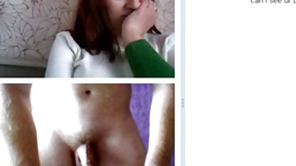 Avoir une blonde video de sex cochonne sur le canapé avec un chapeau.