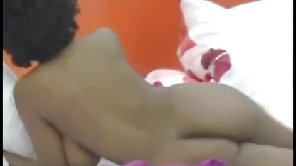 Maîtresse en bas noirs se fait baiser salopes de vieilles par son petit ami.