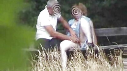 Des modèles Glamour sont vieille cochonne allemande donnés à Nacho Vidal.
