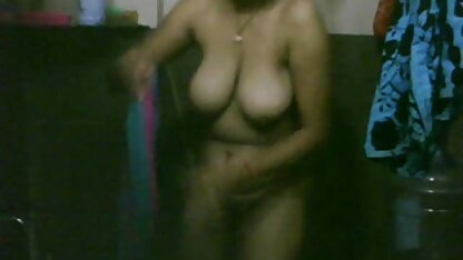 Rouge russe femme cochonne sexy est donné à un étranger.