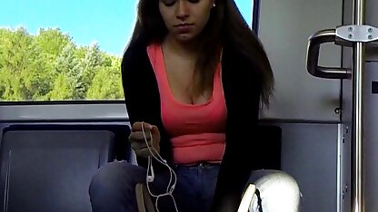 Dans un préservatif petite cochonne porn baise fille.