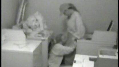 Fille Gros cul sex video cochonne sexe sur le siège arrière.