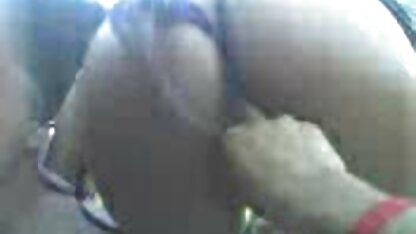 Baiser une fille dans deux les grosses cochonnes trous sur la table de billard.