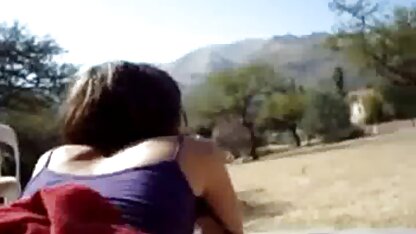 La femme de petite cochonne video ménage satisfaire le propriétaire.