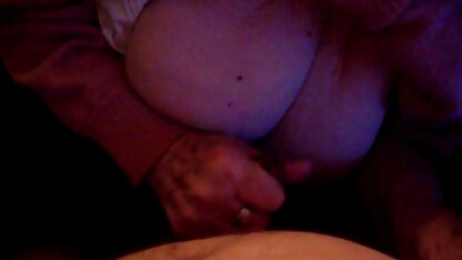 Khokhlushka video sex cochonne taquiner la main vaginale.