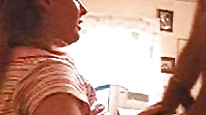 Dash amenée les belles cochonnes à l'orgasme avec un vibromasseur.