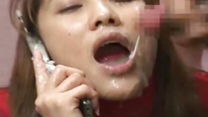 Deux couples video cochonne en francais ont des relations sexuelles en groupe.