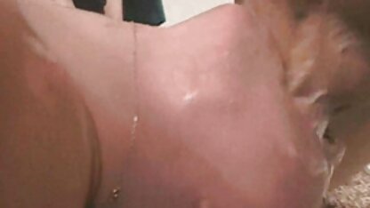 Le video x la cochonne sexe est difficile avec une jeune fille.