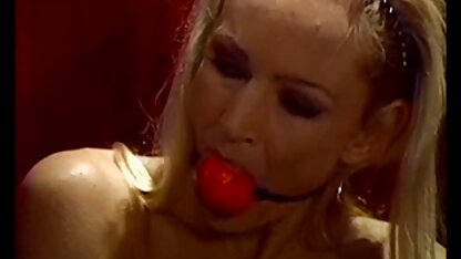 Sexe avec la secrétaire cochonnes françaises dans le bureau.