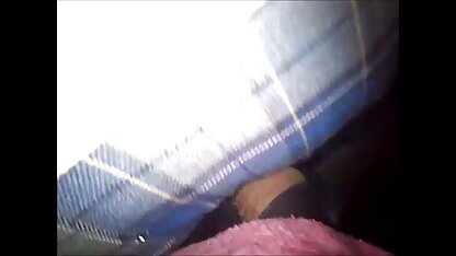 La blonde dans de vieille cochonne allemande l'huile de sexe.