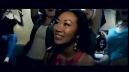 Sa petite amie pète porno avec porc fille jusqu'à ce que les voisins sont de retour.