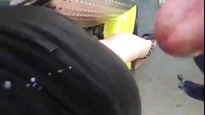 Un ami a baisé une cochonne italienne fille devant son petit ami.