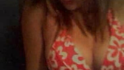 Une femme noire baise comme mature blonde cochonne une déesse.