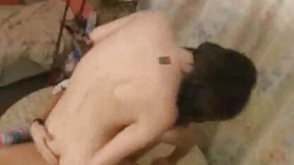 Latina se fait cochonnes de 60 ans baiser par un nouvel homme dans la cuisine.