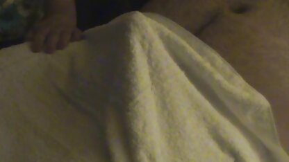 Lesbienne américaine xxx video cochonne sur le canapé.