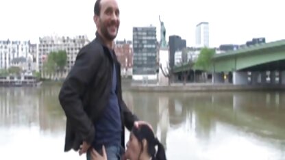 Cousin tâtonner et baiser. salopes partouzees