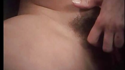 Couple sexe sur le tapis. porn cochonne