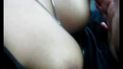Homme musclé ayant des relations sexuelles video gratuite cochonne avec une femme dans le hall.